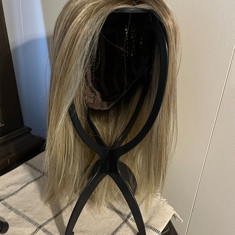 Elegant Ash Blonde Hair Wig